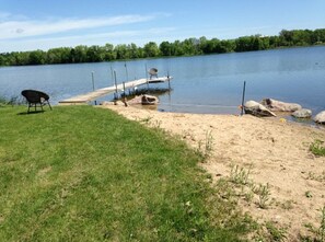 Beach nearby, sun-loungers - Lake Front Big Yard Fishing Dock Paddle Boat AC Campfire Swimming Grill Deck  (Audubon)
