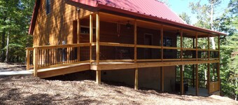 A luxurious cabin quietly tucked away in the woods, dog-friendly, Fiber WiFi