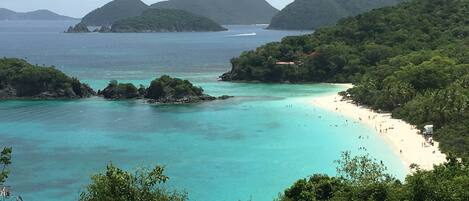 Nära stranden och strandhanddukar