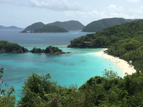 Beachtime! Top Floor End Unit Studio Overlooking Marina!