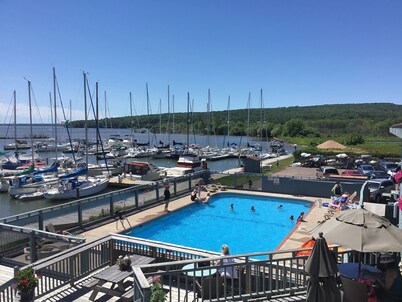 Bayfield- Charming Condo, Jumping Off Point to Apostles