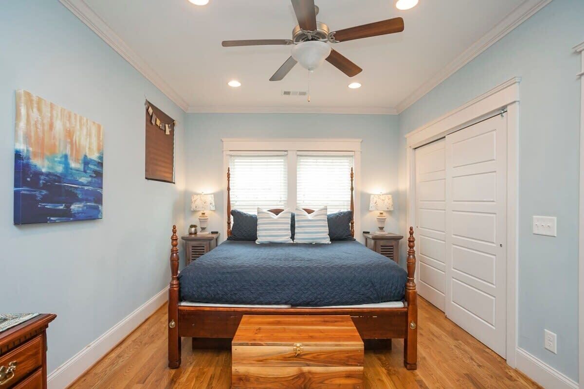 2 habitaciones, tabla de planchar con plancha, wifi y ropa de cama 