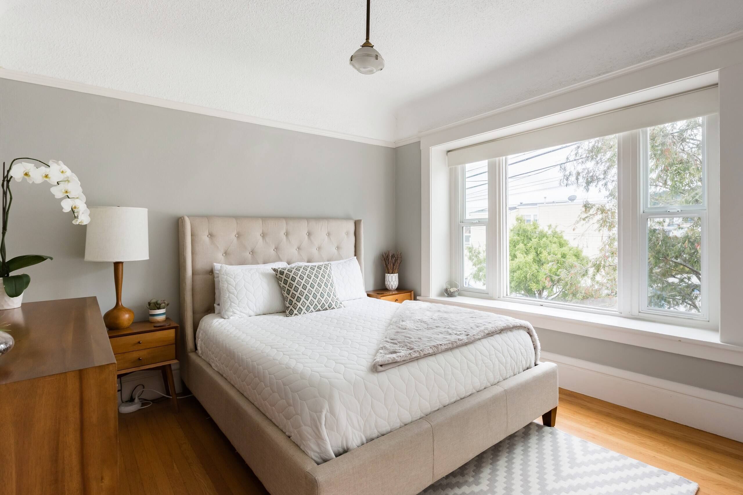 3 bedrooms, desk, iron/ironing board, travel crib