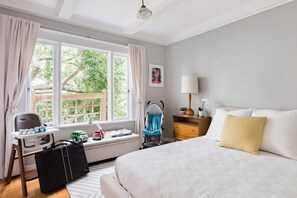 3 bedrooms, desk, iron/ironing board, travel cot
