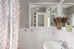 Combined shower/tub, hair dryer, towels, soap - Large Victorian home in Noe Valley with gorgeous backyard  (SF)
