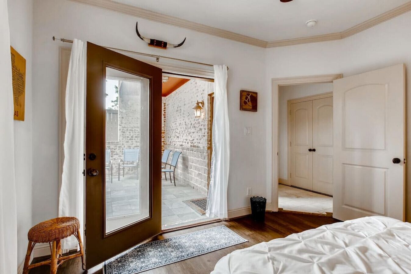 4 bedrooms, iron/ironing board, free WiFi, bed sheets