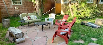 Steps to City Park & Mountain Views--Minutes to Downtown!! MANY AMENITIES!!