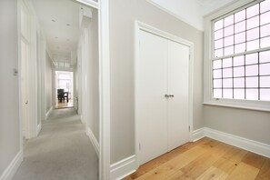 Interior - 110 m² luxury two-bed apartment in Earls Court (London)
