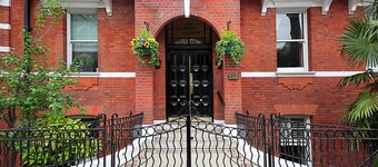 110 m² luxury two-bed apartment in Earls Court