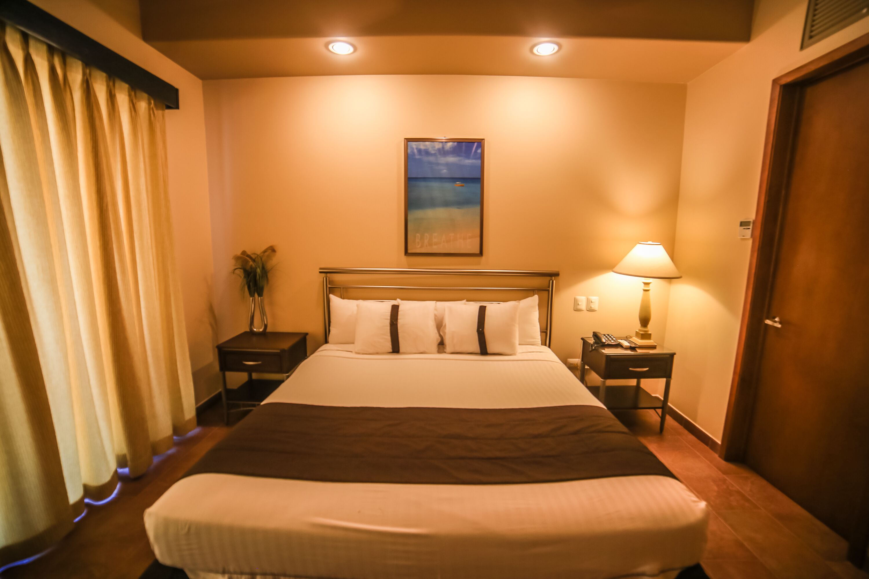 2 室のベッドルーム、セーフティボックス (室内)、アイロン / アイロン台、WiFi (無料)