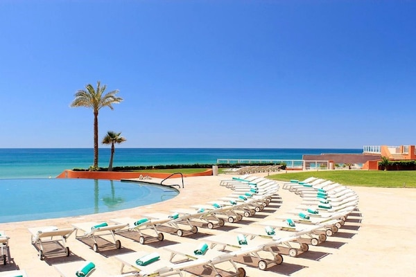 Infinity-Pool, beheizter Pool