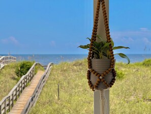 Property grounds - Oceanfront 2BR 2BA Condo- Private Beach Access and Pet-Friendly 🐶🌊☀️ (Carolina Beach)