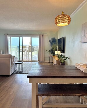 Smart TV, DVD player, books - Pet-Friendly _ First-Floor Oceanfront _ 2BR/2BA _ Private Beach Access (Carolina Beach)