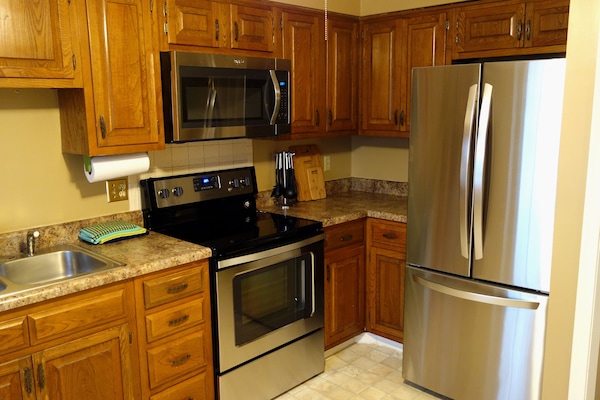 Geladeira, micro-ondas, fogão, cooktop