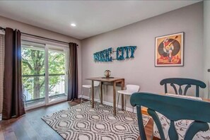Dining - Downtown Nashville River Oasis - Wonderful 2BR/2BA with Pool, Gym, FREE PARKING! (Nashville)