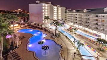 Alberca al aire libre y alberca climatizada