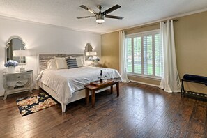 4 soverom, skrivebord, strykejern/-brett og wi-fi (inkludert)