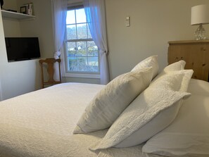 1 soverom, skrivebord, strykejern/-brett og wi-fi (inkludert)