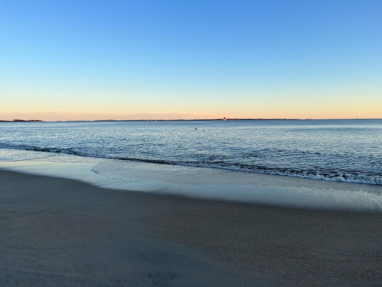 Beach nearby, sun loungers, beach towels