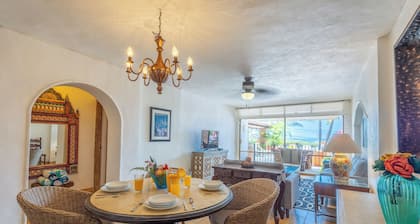Beachfront Condo on Los Muertos Beach, Puerto Vallarta / Romantic Zone / Amapas