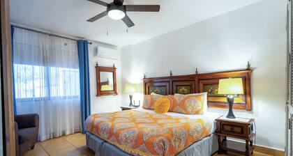 Beachfront Condo on Los Muertos Beach, Puerto Vallarta / Romantic Zone / Amapas