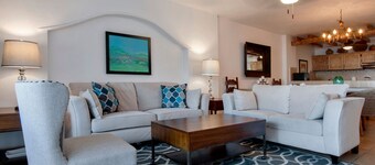 Beachfront Condo on Los Muertos Beach, Puerto Vallarta / Romantic Zone / Amapas