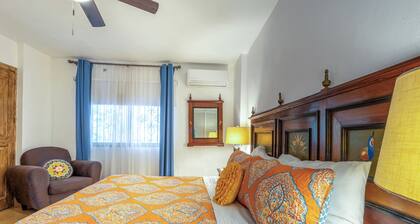 Beachfront Condo on Los Muertos Beach, Puerto Vallarta / Romantic Zone / Amapas