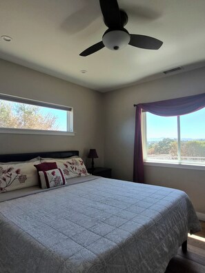 3 bedrooms, desk, iron/ironing board, WiFi (free) - CA dreaming in Wine Country! (Solvang)