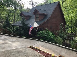 Property grounds -  Specials “Luxury Vacation Home” 1 Gb WIFI, Jacuzzi, Roku, Game Room (Pigeon Forge)