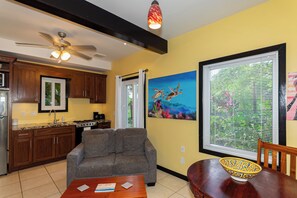 Smart TV, books - 1 Bedroom Waterfront Retreat w/ Dock Close to Dining, Diving, and Westend (West End)