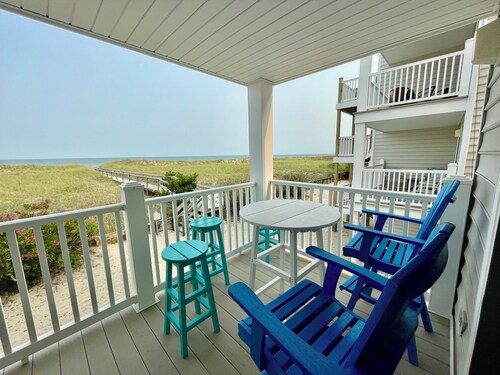 Oceanfront 2BR / 2BTH 1. kerroksen retriitti! Liinavaatteet sisältyvät hintaan, ilmainen WiFi, ilmainen pysäköinti