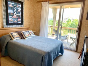 4 bedrooms, desk, iron/ironing board, free WiFi