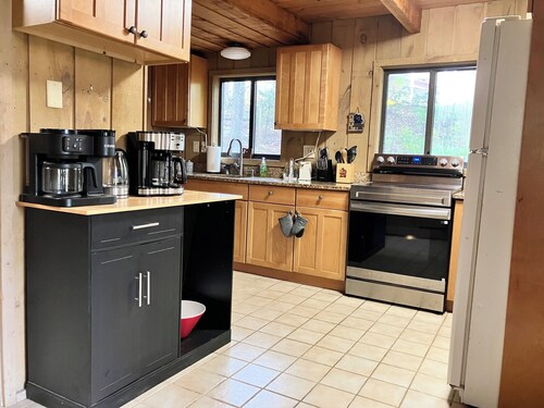 Luxury Renovated Mount Snow Chalet with Upscale Amenities– Sleeps 12!