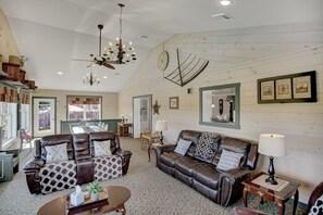 Smart TV, fireplace, DVD player