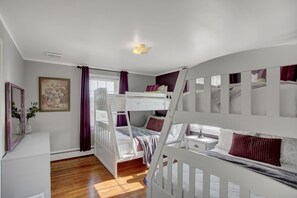 4 bedrooms, desk, iron/ironing board, WiFi