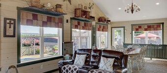 Country Land Guest House - Spacious and Great for Families to Relax!