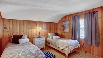 4 bedrooms, desk, iron/ironing board, WiFi