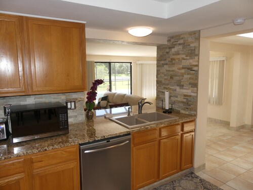 Golf Course home with Heated Pool Close To Beach, Restaurants,Stores,bike trails