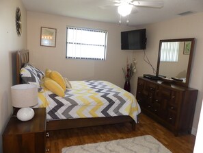 4 habitaciones, tabla de planchar con plancha y cuna de viaje 