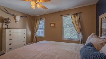 2 bedrooms, iron/ironing board, WiFi, bed sheets
