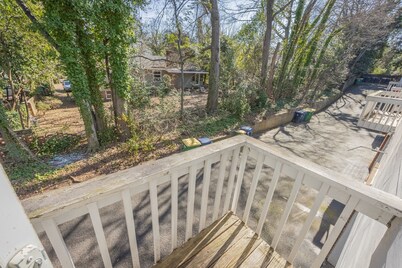 Heart of Athens! Beautiful Townhouse, 15 Minute Walk to Stadium, Downtown.