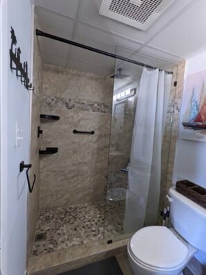 Hårtørrer, håndklæder, Toiletpapir