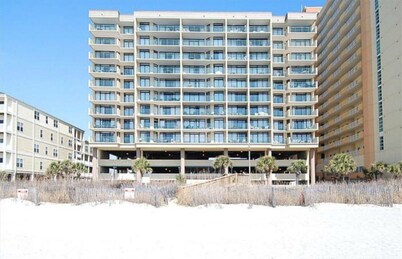 Beach Lover's Condo With Spectacular Ocean View, Pool, Lazy River, & Jacuzzi! 