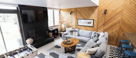 Smart-TV, Kamin, DVD-Player, Videothek