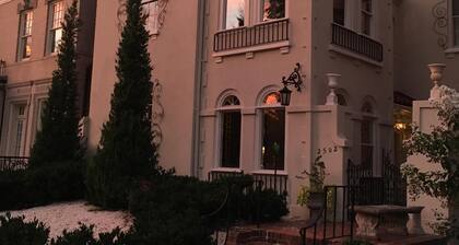 Stunning Mediterranean Monument Avenue flat in the heart of RVA's Fan District