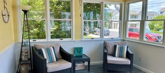 Cozy & Quaint-3 BR, AC, Grill -1 Block to Ocean, 6 Badges. minimum age 30.