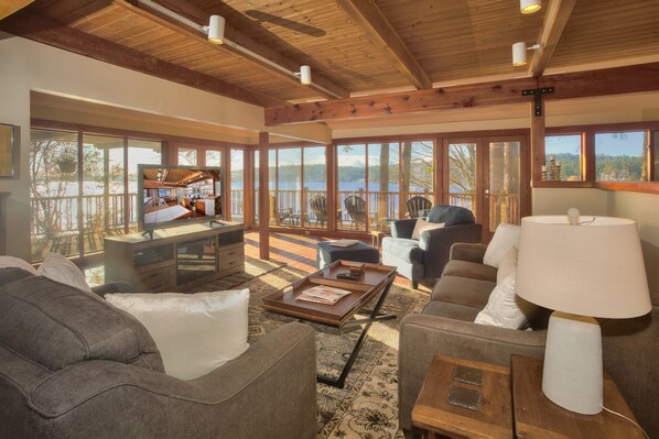 Smart TV, fireplace, DVD player, table football