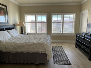 3 soverom, strykejern/-brett, reiseseng for barn og wi-fi (inkludert)