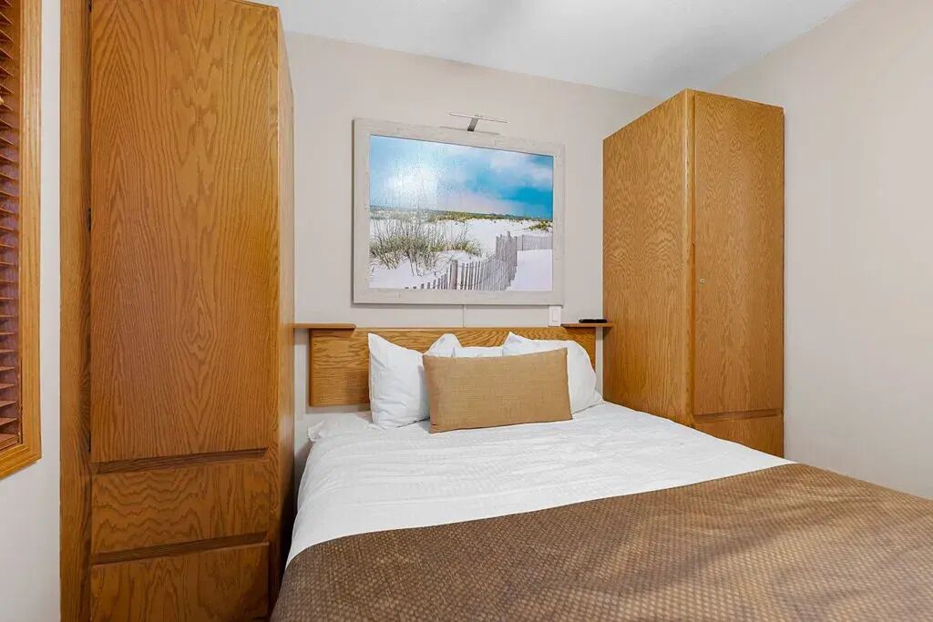 1 bedroom, iron/ironing board, WiFi (free), bed sheets