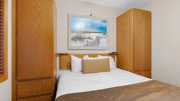 1 bedroom, iron/ironing board, WiFi (free), bed sheets